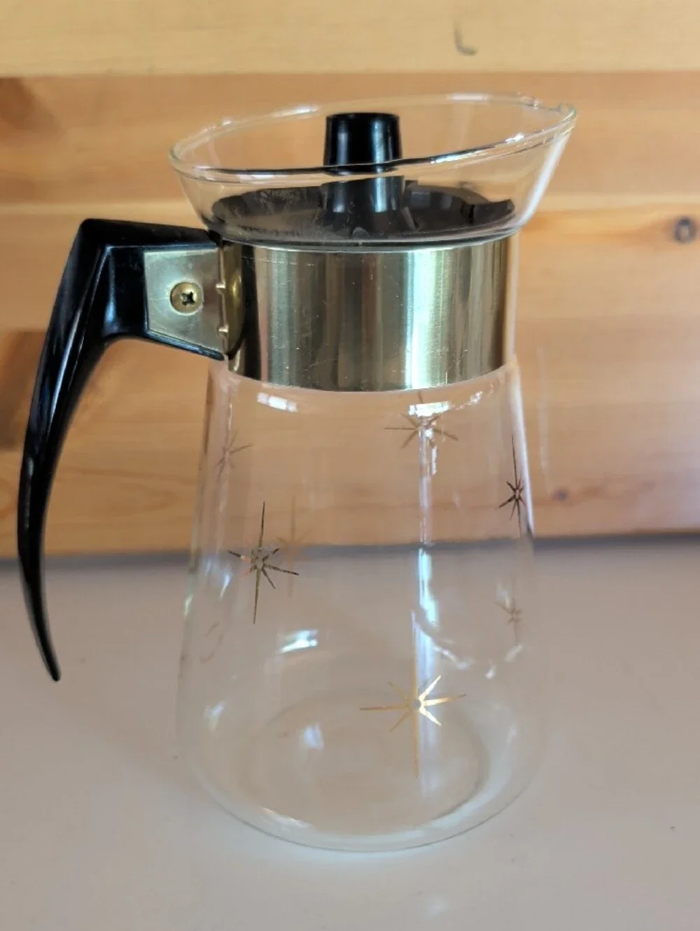 VTG. Pyrex, Heat Proof Gold-Trim Glass Coffee Carafe with Black Handle.